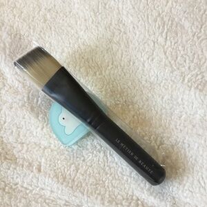 Le Métier de Beauté Flat Angled Foundation Brush